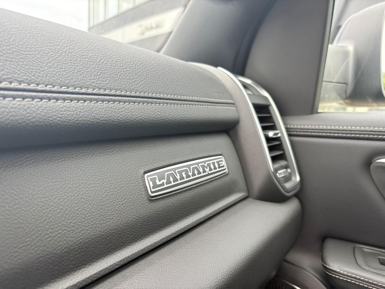 DODGE RAM 1500 CREW LARAMIE SPORT 4x4 2025