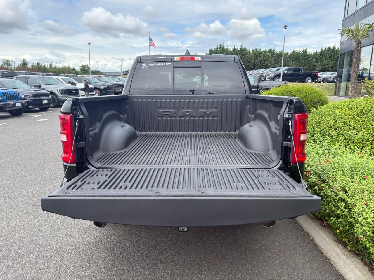 DODGE RAM 1500 CREW LARAMIE SPORT 4x4 2025