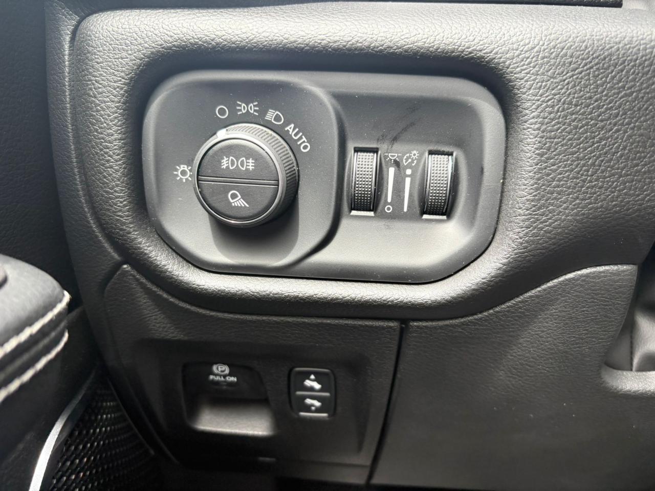 DODGE RAM 1500 CREW LARAMIE SPORT 4x4 2025