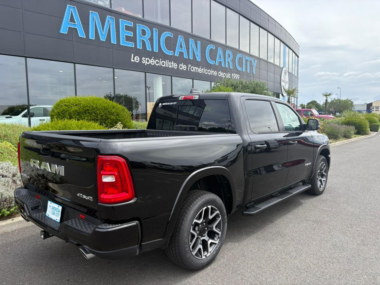 DODGE RAM 1500 CREW LARAMIE SPORT 4x4 2025