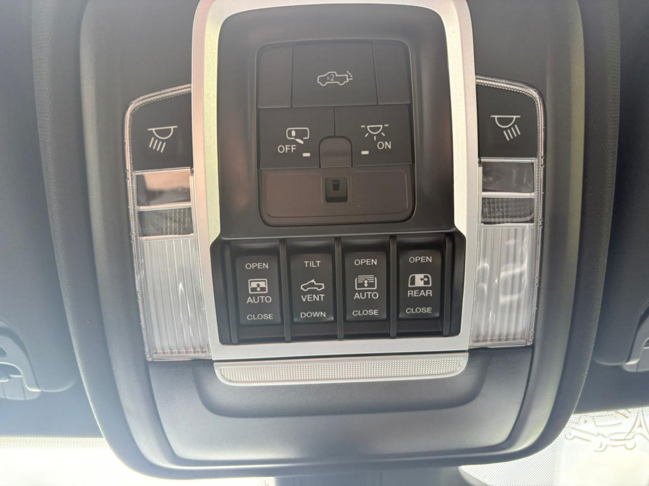 DODGE RAM 1500 CREW LARAMIE SPORT 4x4 2025