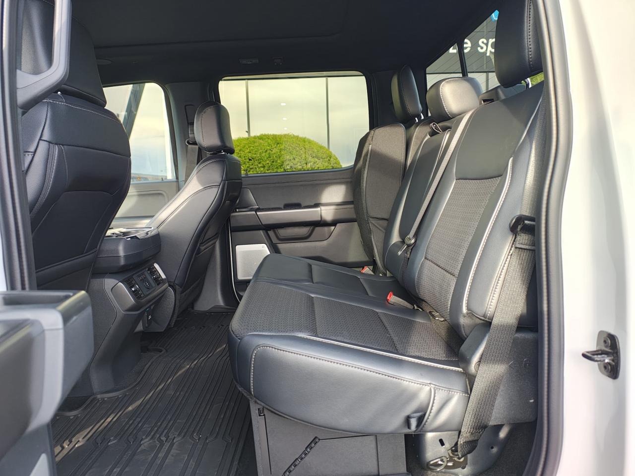 FORD F150 Supercrew LARIAT Black Package V8 5.0L