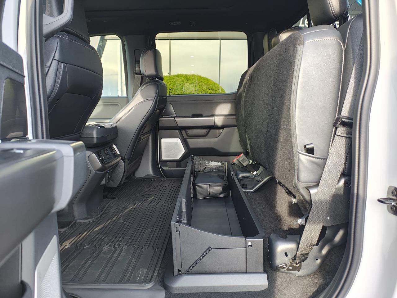 FORD F150 Supercrew LARIAT Black Package V8 5.0L