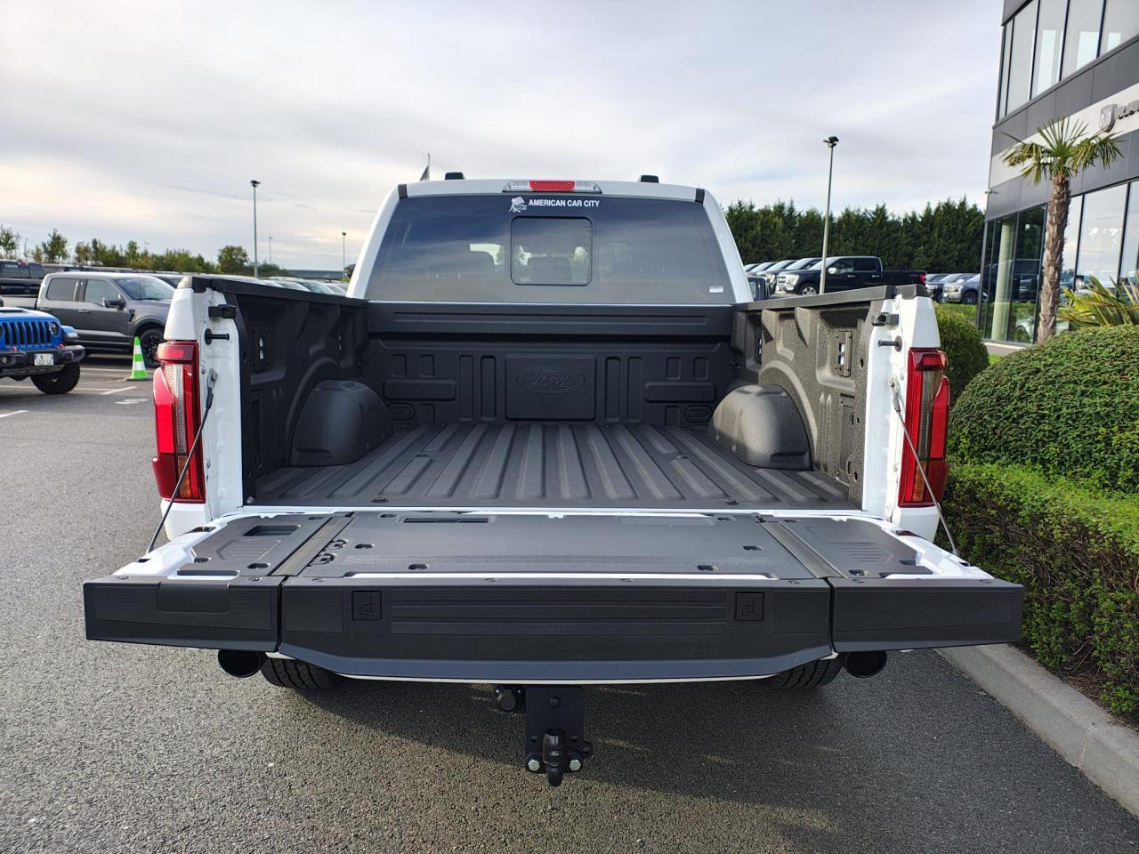 FORD F150 Supercrew LARIAT Black Package V8 5.0L