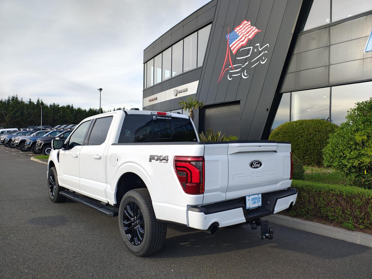 FORD F150 Supercrew LARIAT Black Package V8 5.0L