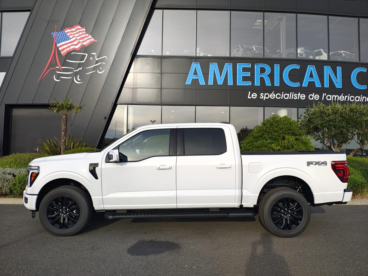 FORD F150 Supercrew LARIAT Black Package V8 5.0L