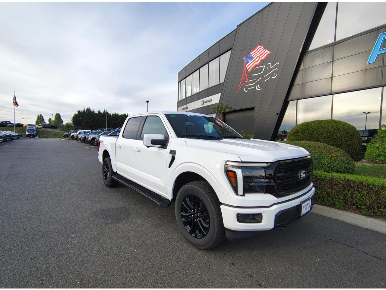 FORD F150 Supercrew LARIAT Black Package V8 5.0L