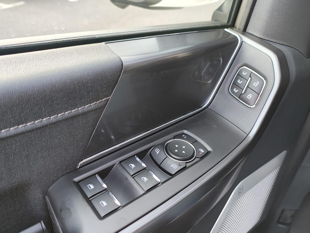 FORD F150 Supercrew LARIAT Black Package V8 5.0L