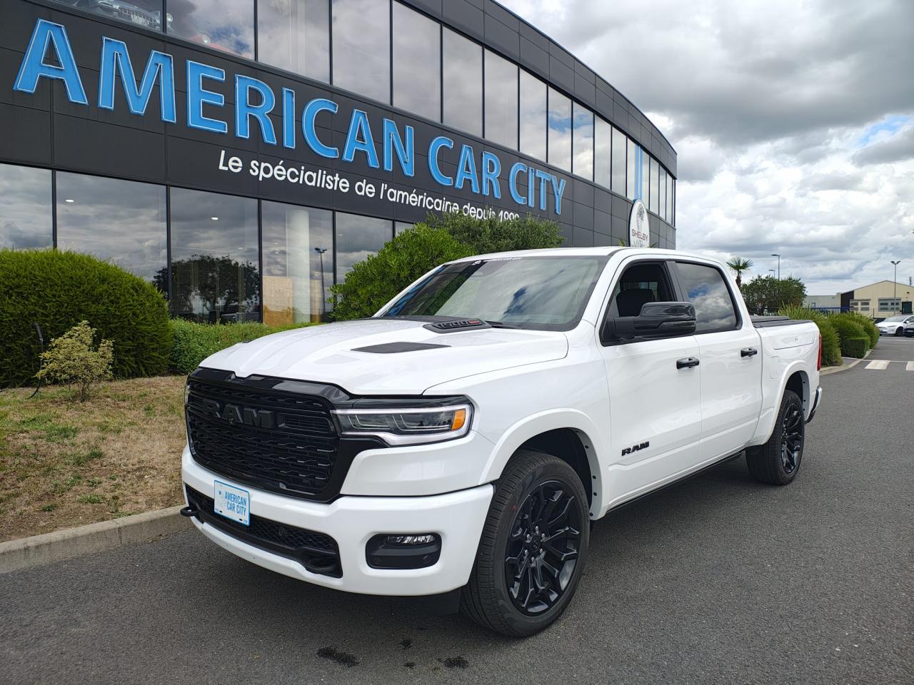 DODGE RAM 1500 CREW LIMITED NIGHT EDITION RAMBOX HAYON MULTI 2025