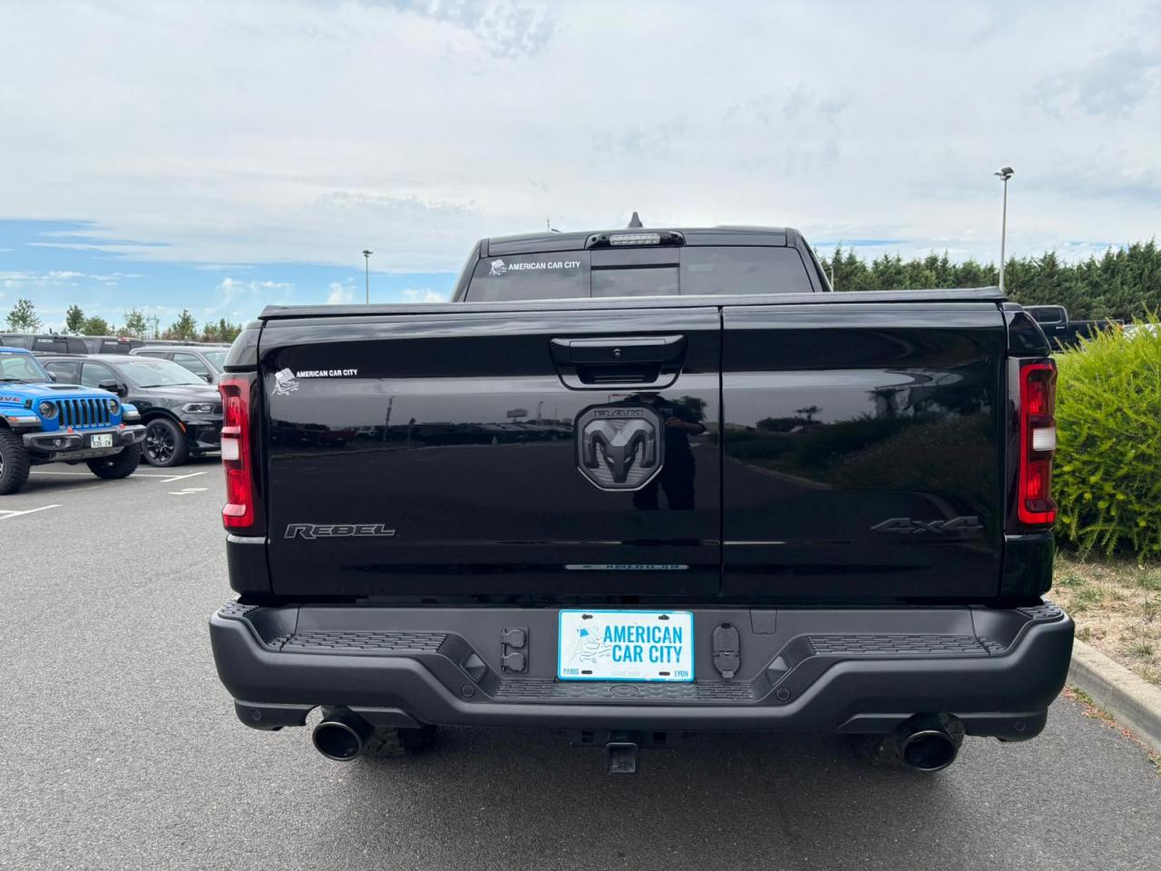 DODGE RAM 1500 CREW CAB REBEL AIR HAYON MULTI 2025