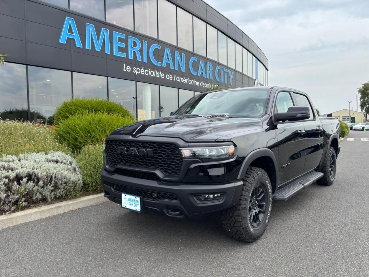 DODGE RAM 1500 CREW CAB REBEL AIR HAYON MULTI 2025