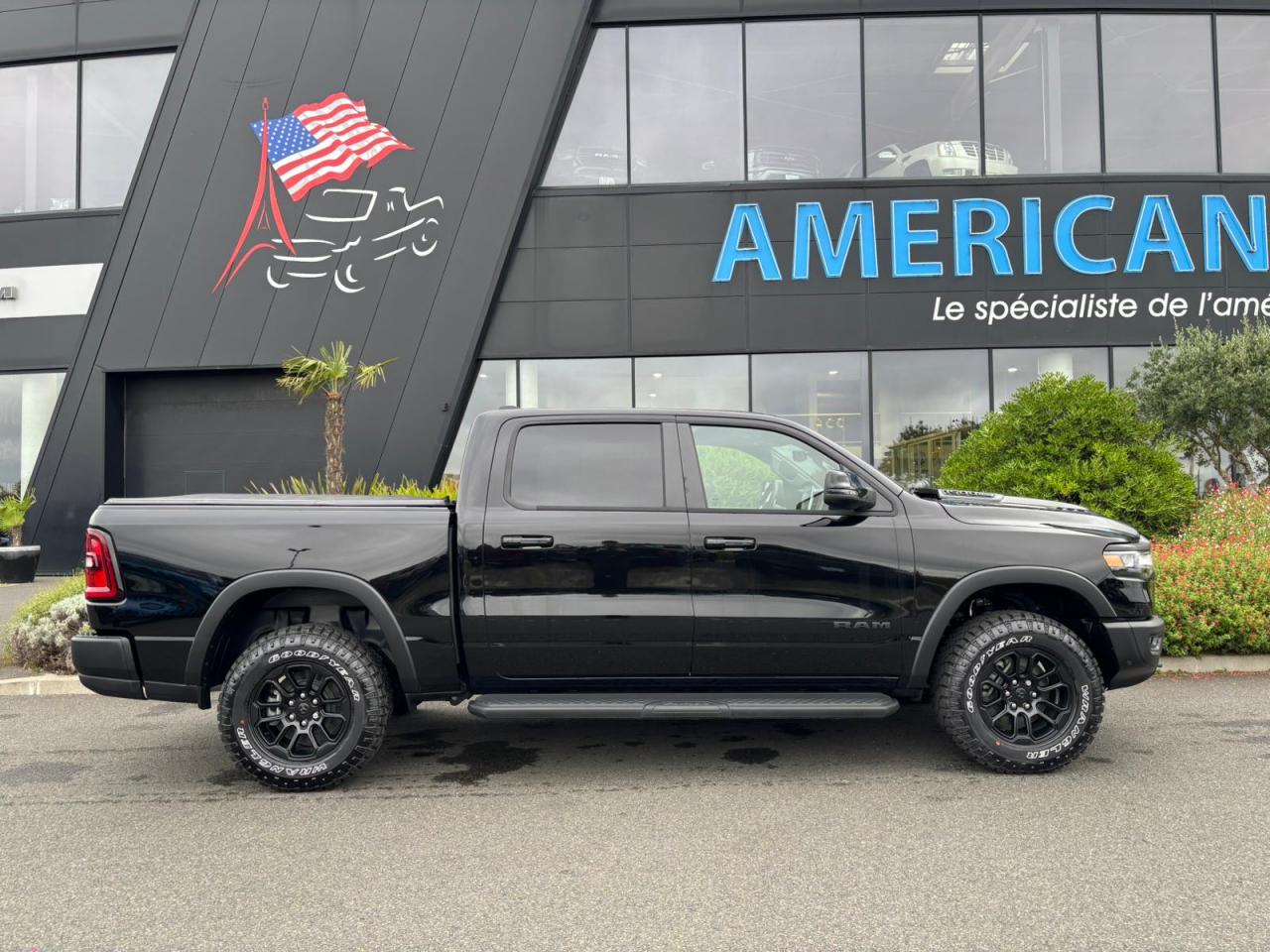 DODGE RAM 1500 CREW CAB REBEL AIR HAYON MULTI 2025