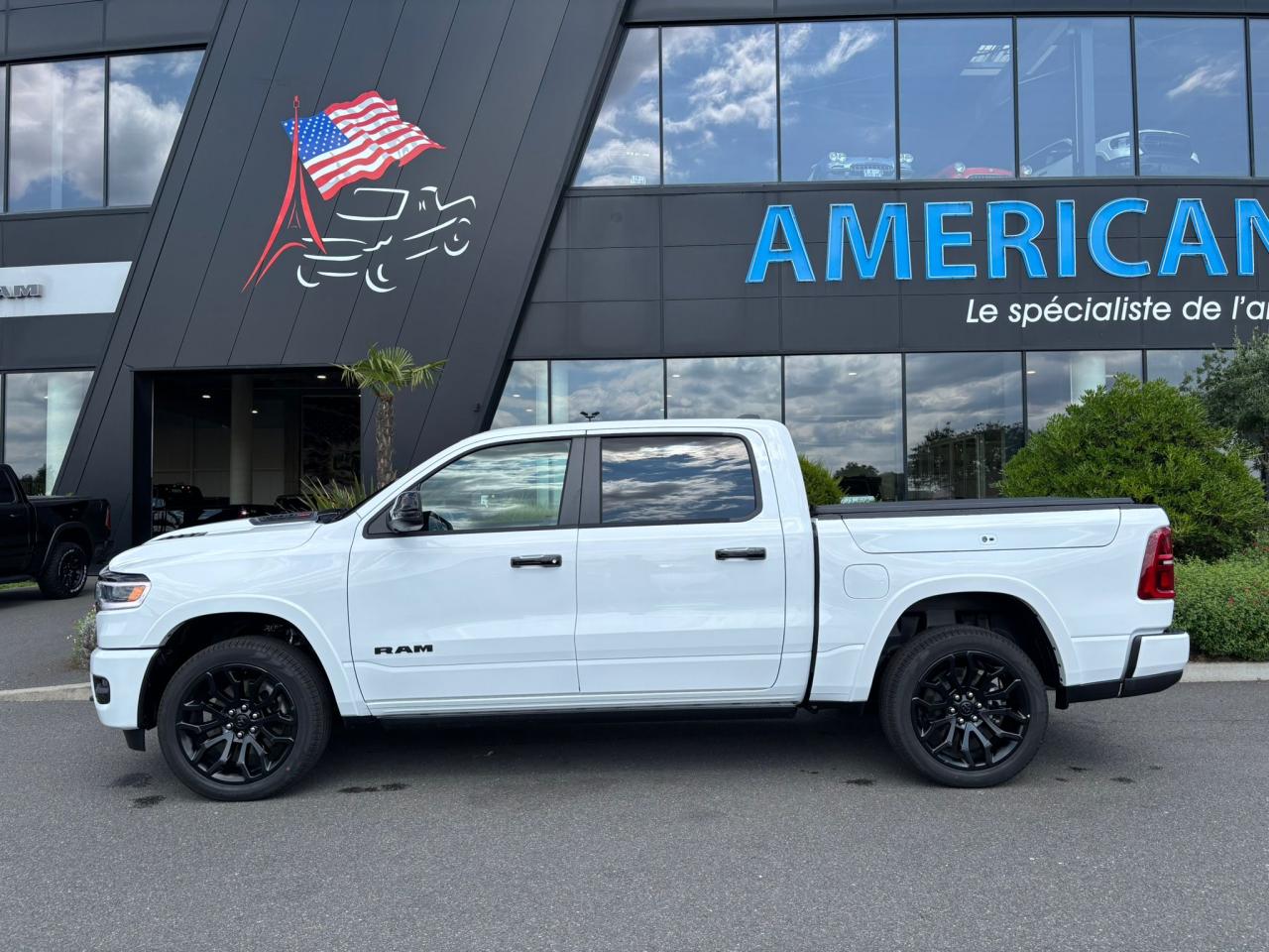 DODGE RAM 1500 CREW LIMITED NIGHT EDITION RAMBOX 2025