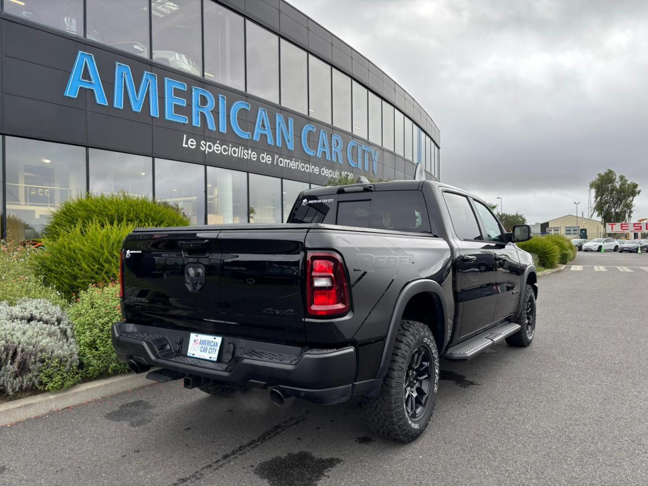DODGE RAM 1500 CREW CAB REBEL AIR HAYON MULTI 2025