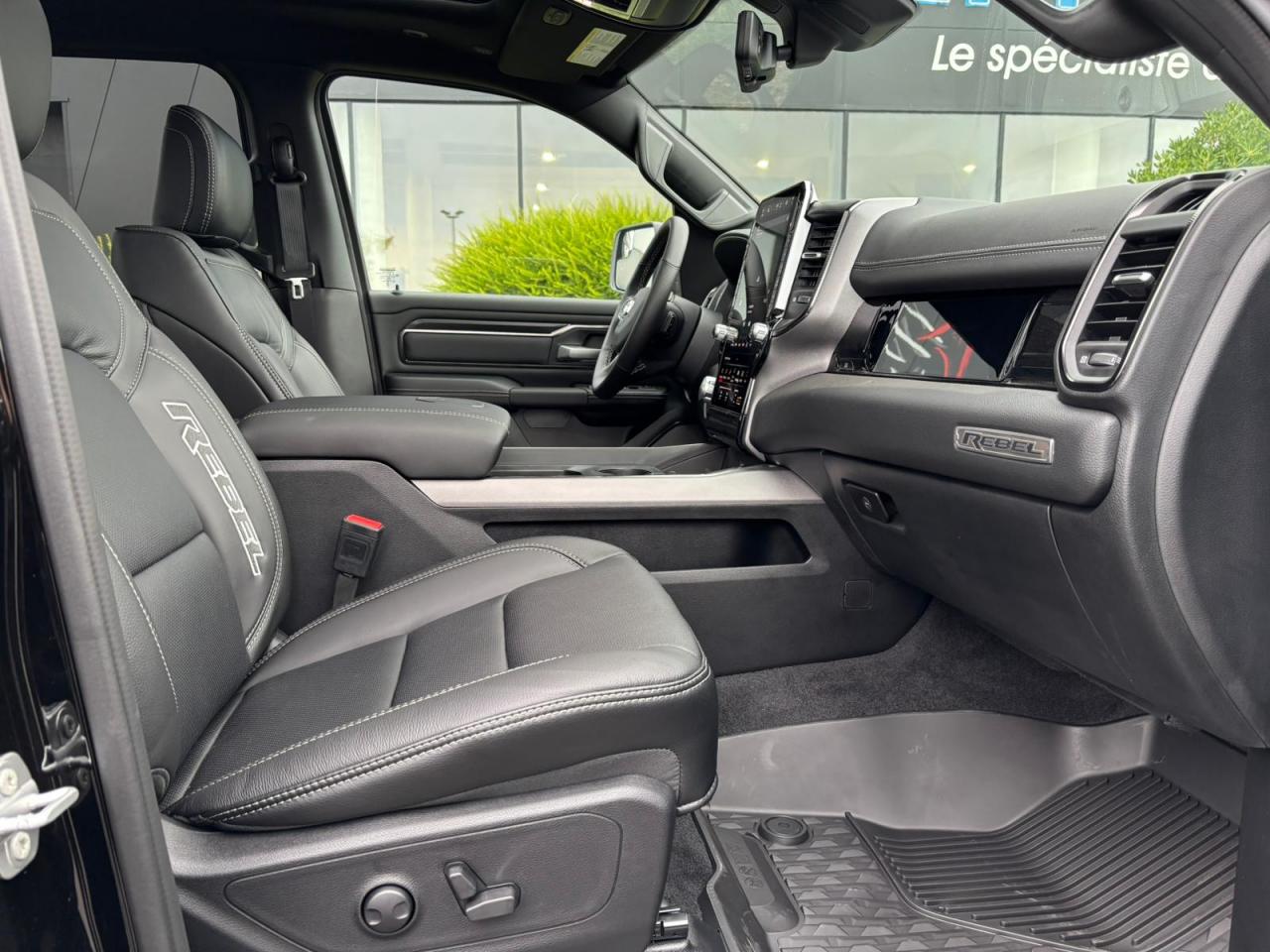 DODGE RAM 1500 CREW CAB REBEL AIR HAYON MULTI 2025