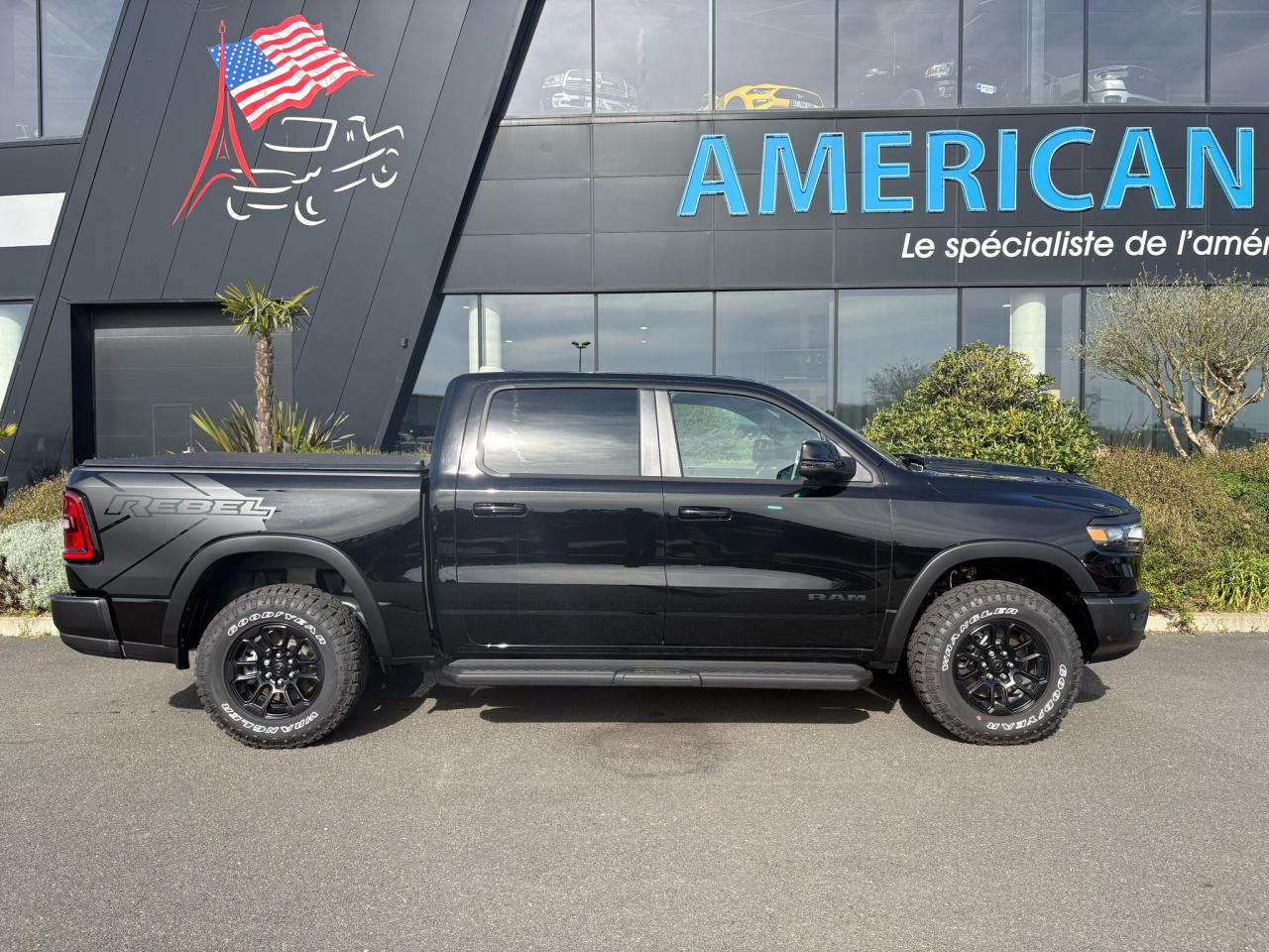 DODGE RAM 1500 CREW CAB REBEL AIR HAYON MULTI 2025
