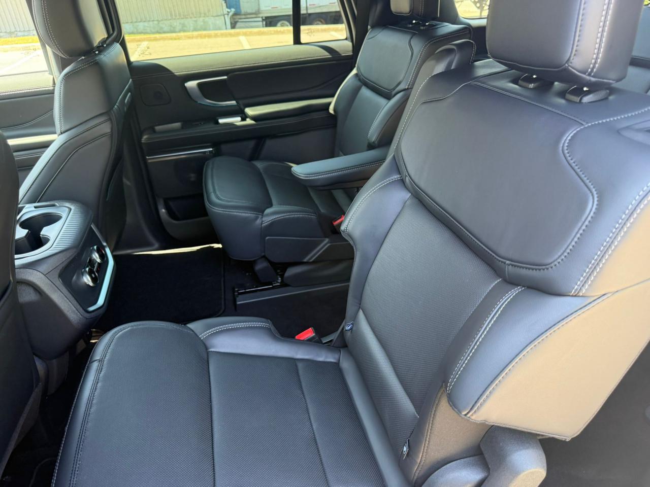 FORD EXPEDITION Platinum Max 4x4 Stealth Performance Package