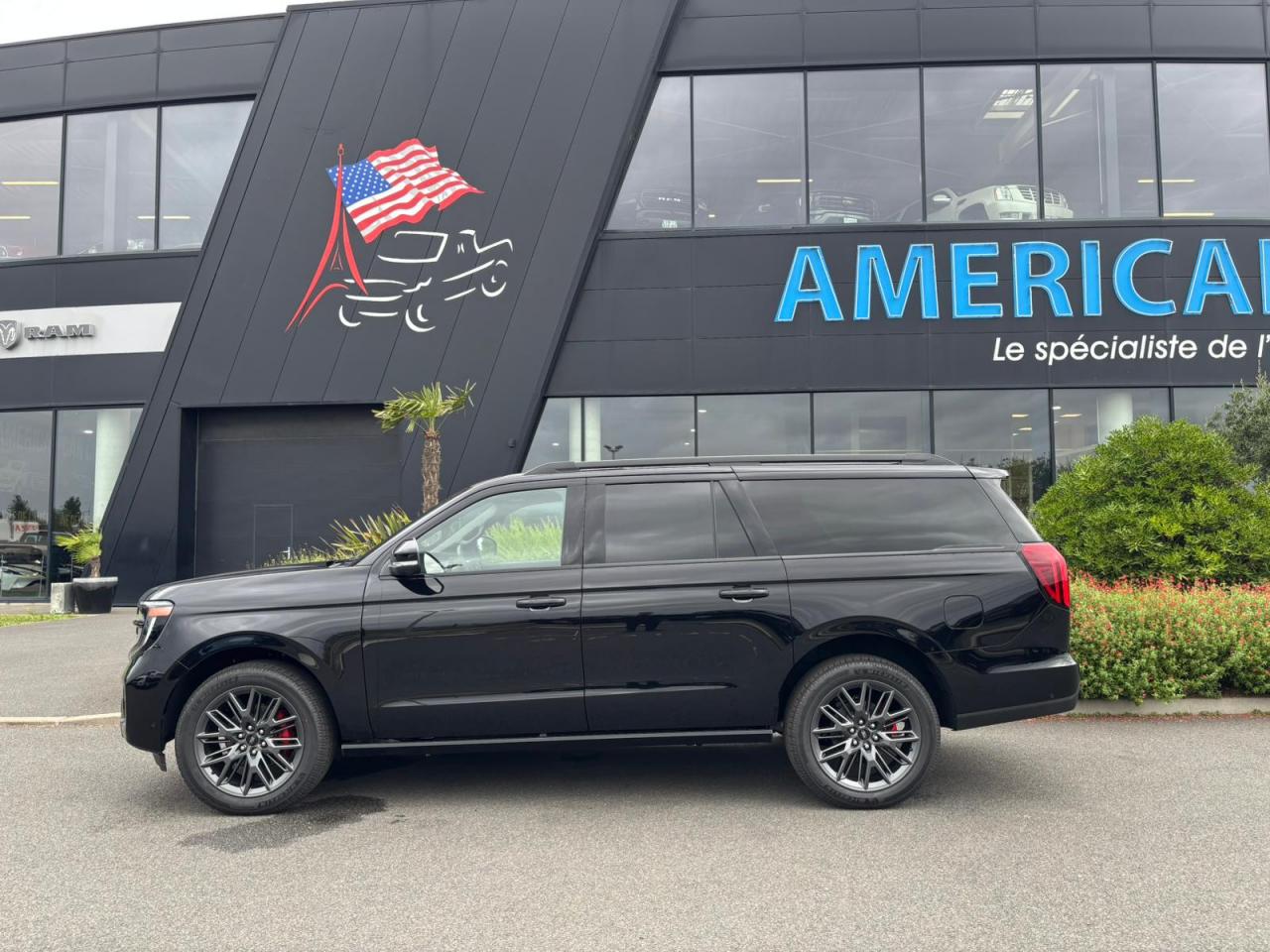 FORD EXPEDITION Platinum Max 4x4 Stealth Performance Package