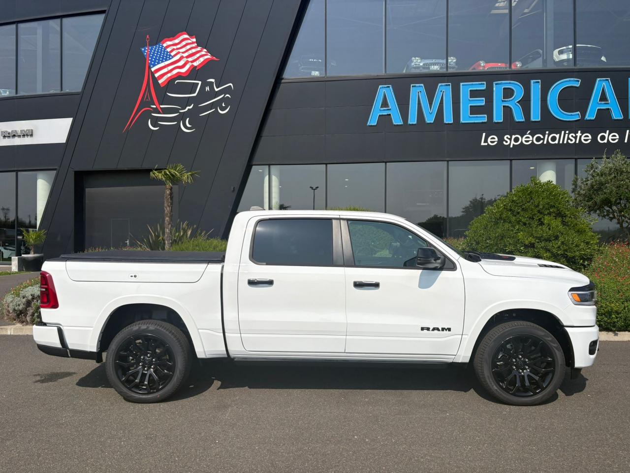 DODGE RAM 1500 CREW LIMITED NIGHT EDITION RAMBOX 2025