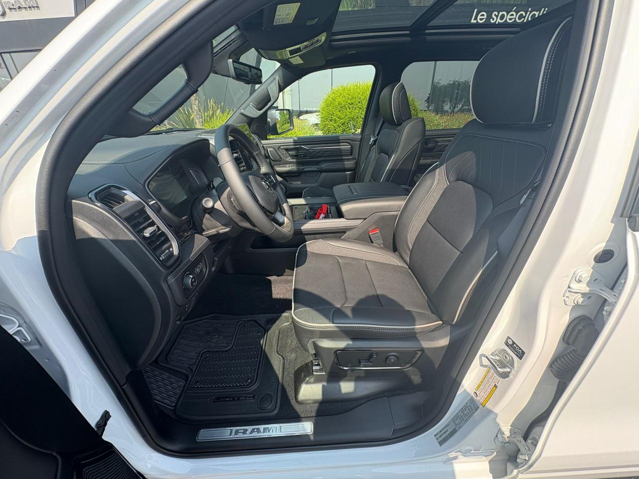 DODGE RAM 1500 CREW LIMITED NIGHT EDITION RAMBOX 2025
