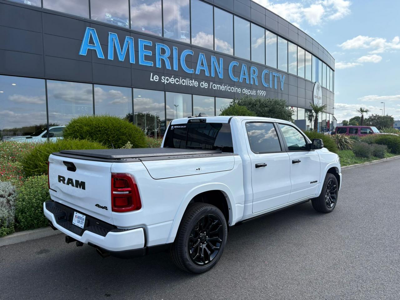 DODGE RAM 1500 CREW LIMITED NIGHT EDITION RAMBOX 2025