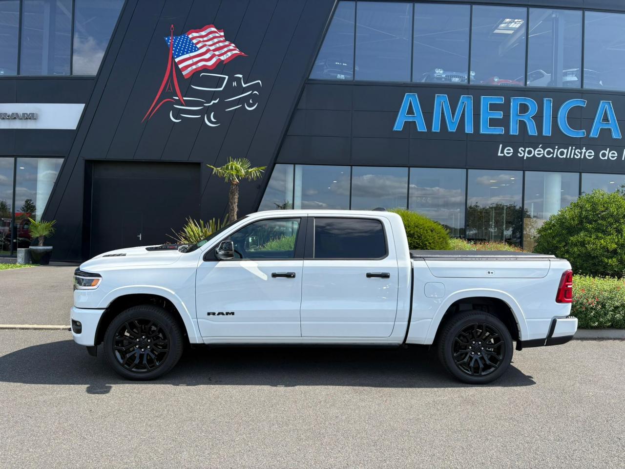 DODGE RAM 1500 CREW LIMITED NIGHT EDITION RAMBOX 2025