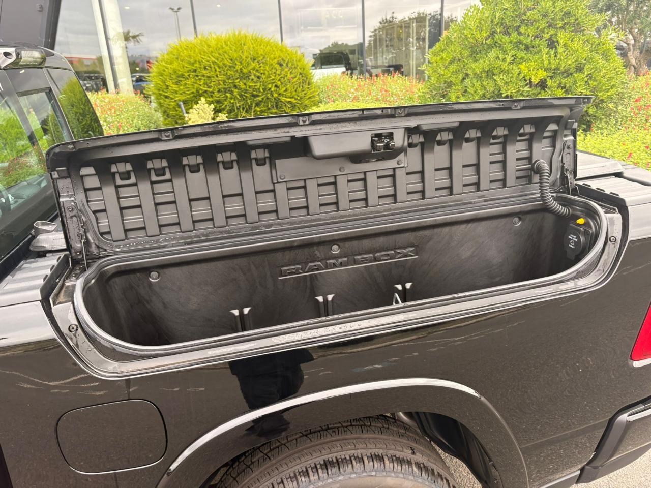 DODGE RAM 1500 CREW LIMITED NIGHT EDITION RAMBOX 2025