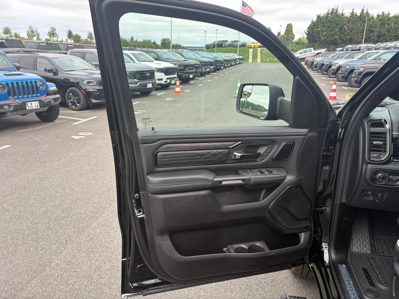 DODGE RAM 1500 CREW LIMITED NIGHT EDITION RAMBOX 2025