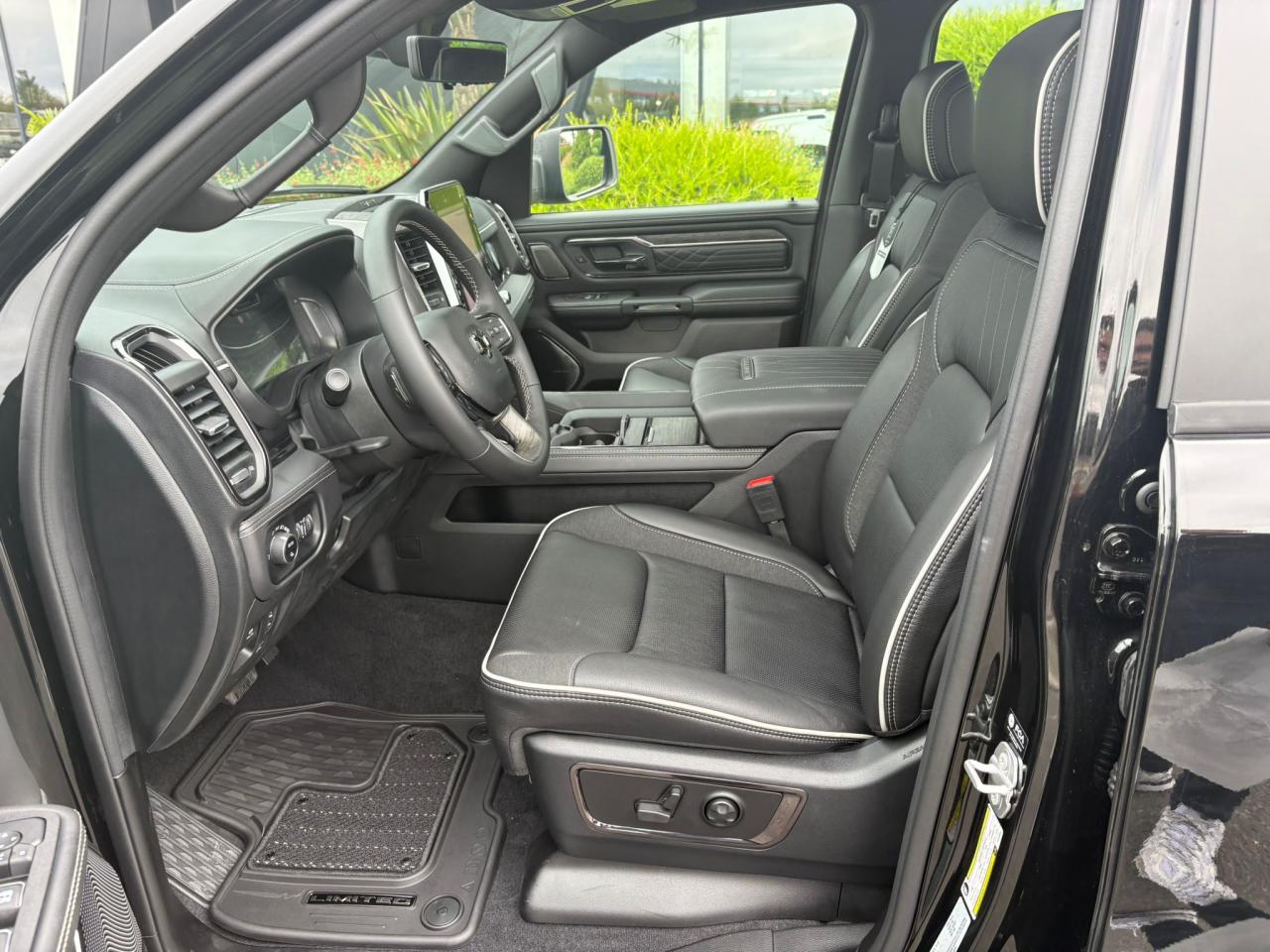 DODGE RAM 1500 CREW LIMITED NIGHT EDITION RAMBOX 2025