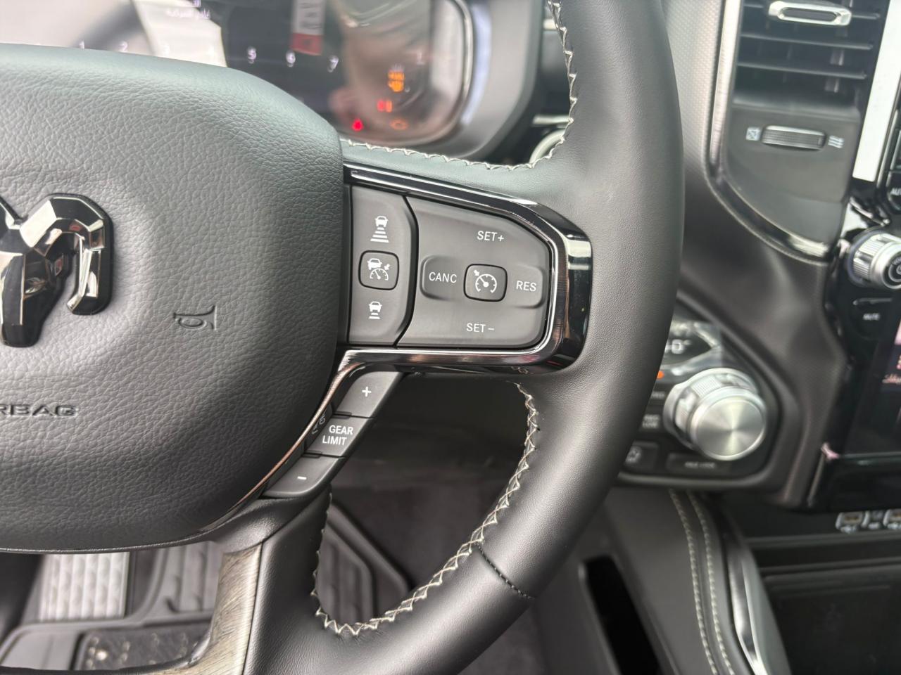 DODGE RAM 1500 CREW LIMITED NIGHT EDITION RAMBOX 2025