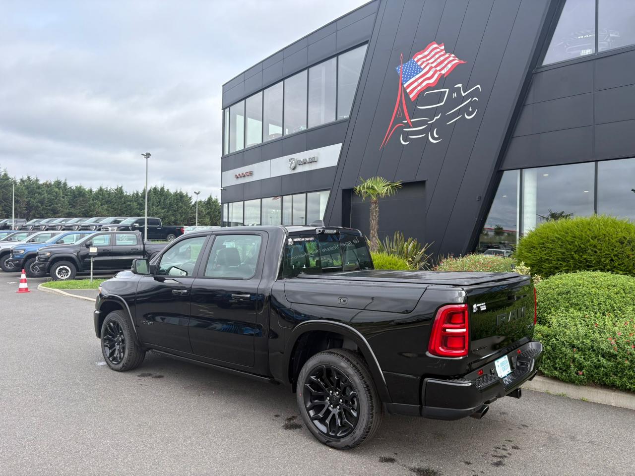 DODGE RAM 1500 CREW LIMITED NIGHT EDITION RAMBOX 2025