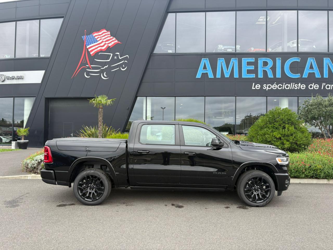 DODGE RAM 1500 CREW LIMITED NIGHT EDITION RAMBOX 2025