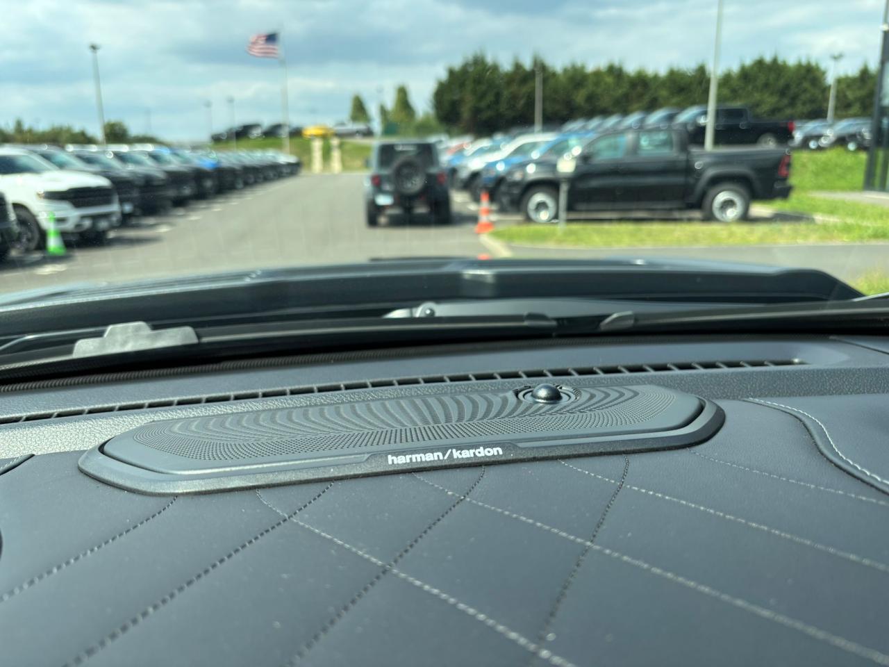 DODGE RAM 1500 CREW LIMITED NIGHT EDITION RAMBOX 2025