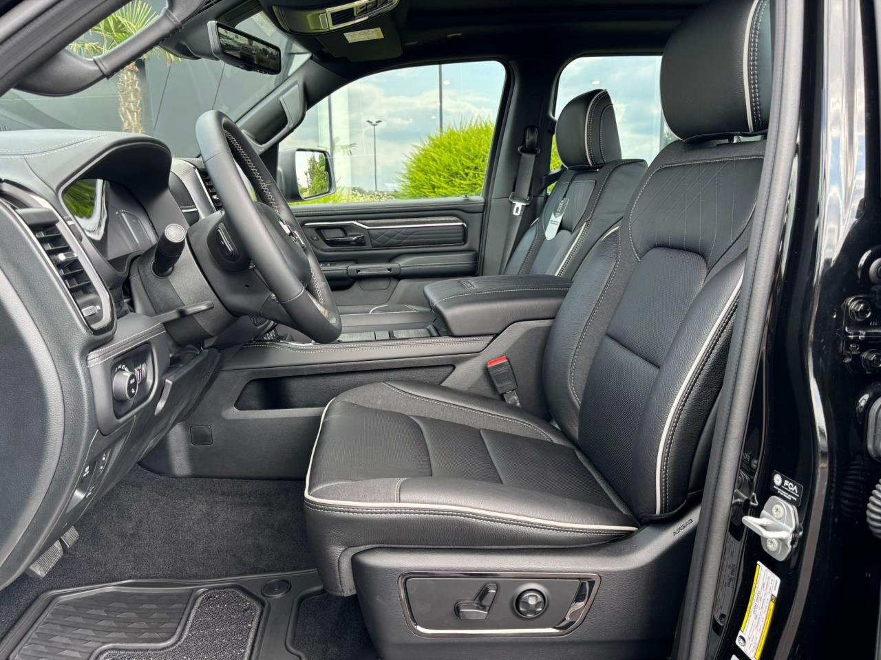 DODGE RAM 1500 CREW LIMITED NIGHT EDITION RAMBOX 2025