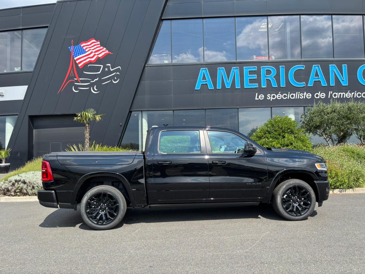 DODGE RAM 1500 CREW LIMITED NIGHT EDITION RAMBOX 2025