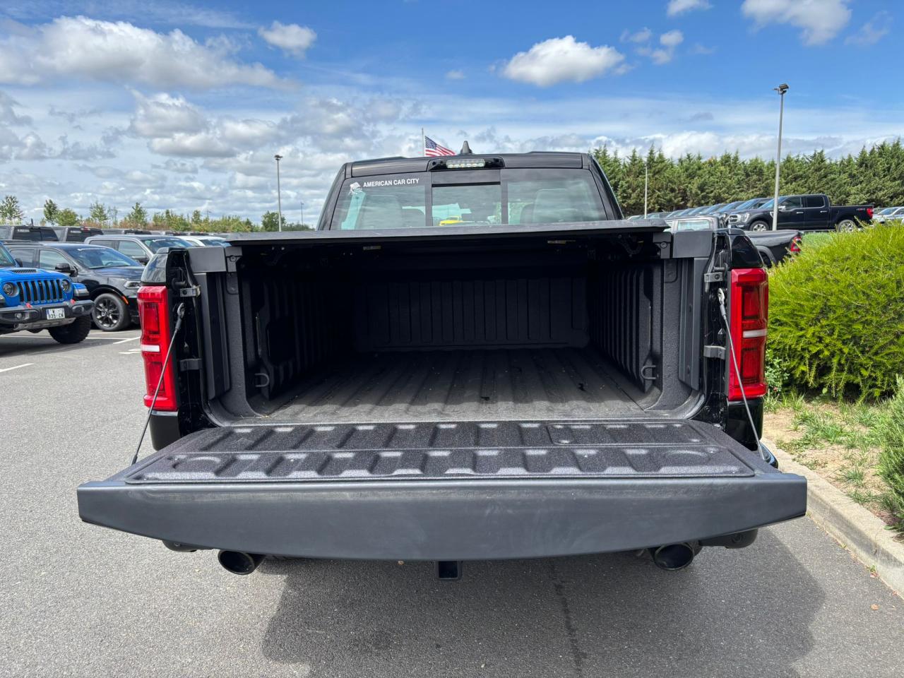 DODGE RAM 1500 CREW LIMITED NIGHT EDITION RAMBOX 2025