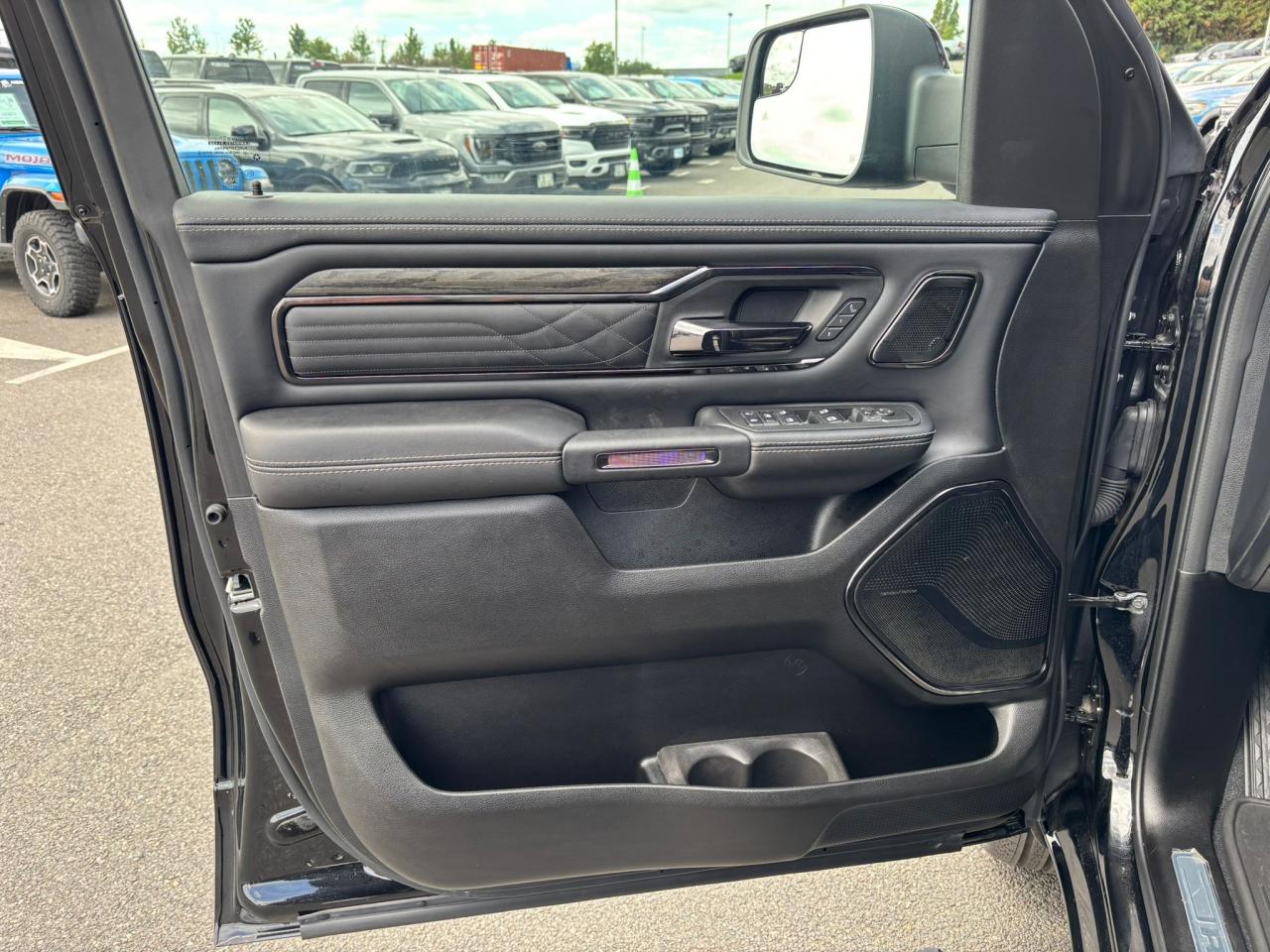 DODGE RAM 1500 CREW LIMITED NIGHT EDITION RAMBOX 2025