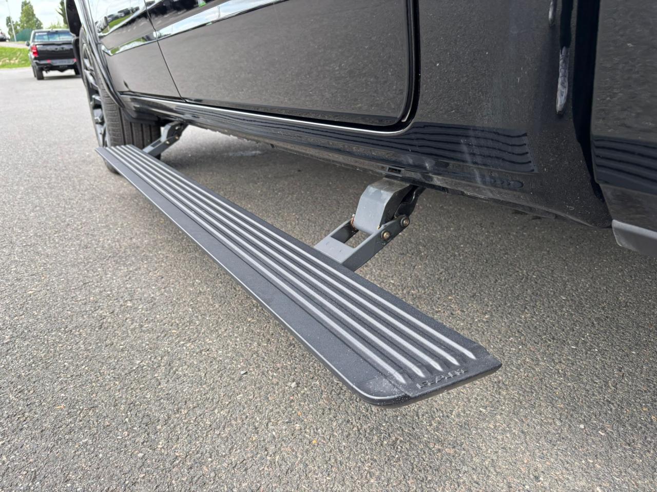 DODGE RAM 1500 CREW LIMITED NIGHT EDITION RAMBOX 2025