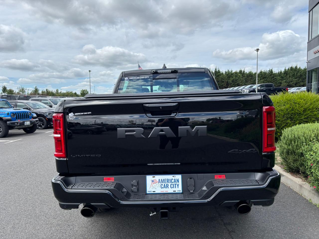 DODGE RAM 1500 CREW LIMITED NIGHT EDITION RAMBOX 2025