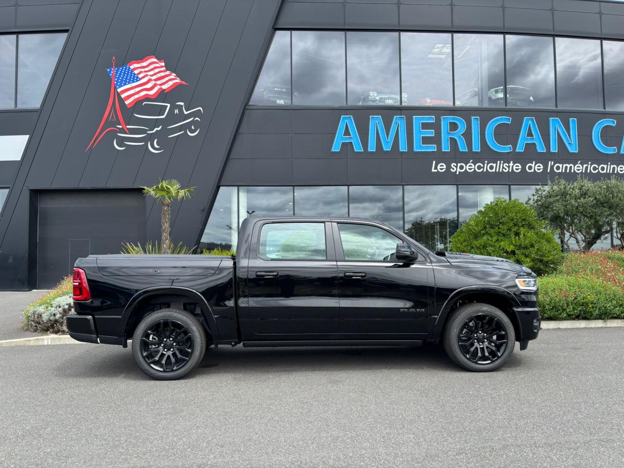 DODGE RAM 1500 CREW LIMITED NIGHT EDITION RAMBOX 2025