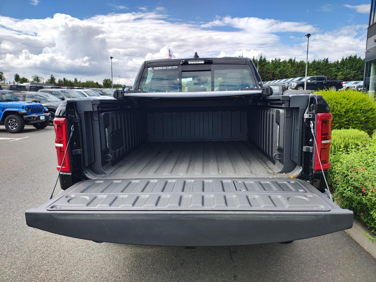 DODGE RAM 1500 CREW LIMITED NIGHT EDITION RAMBOX 2025