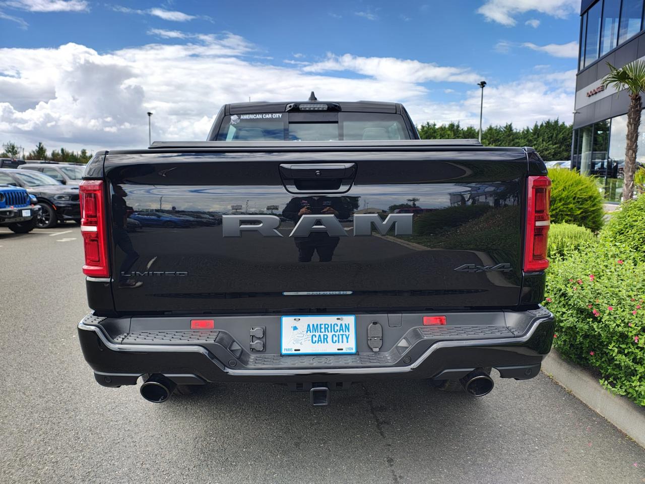 DODGE RAM 1500 CREW LIMITED NIGHT EDITION RAMBOX 2025