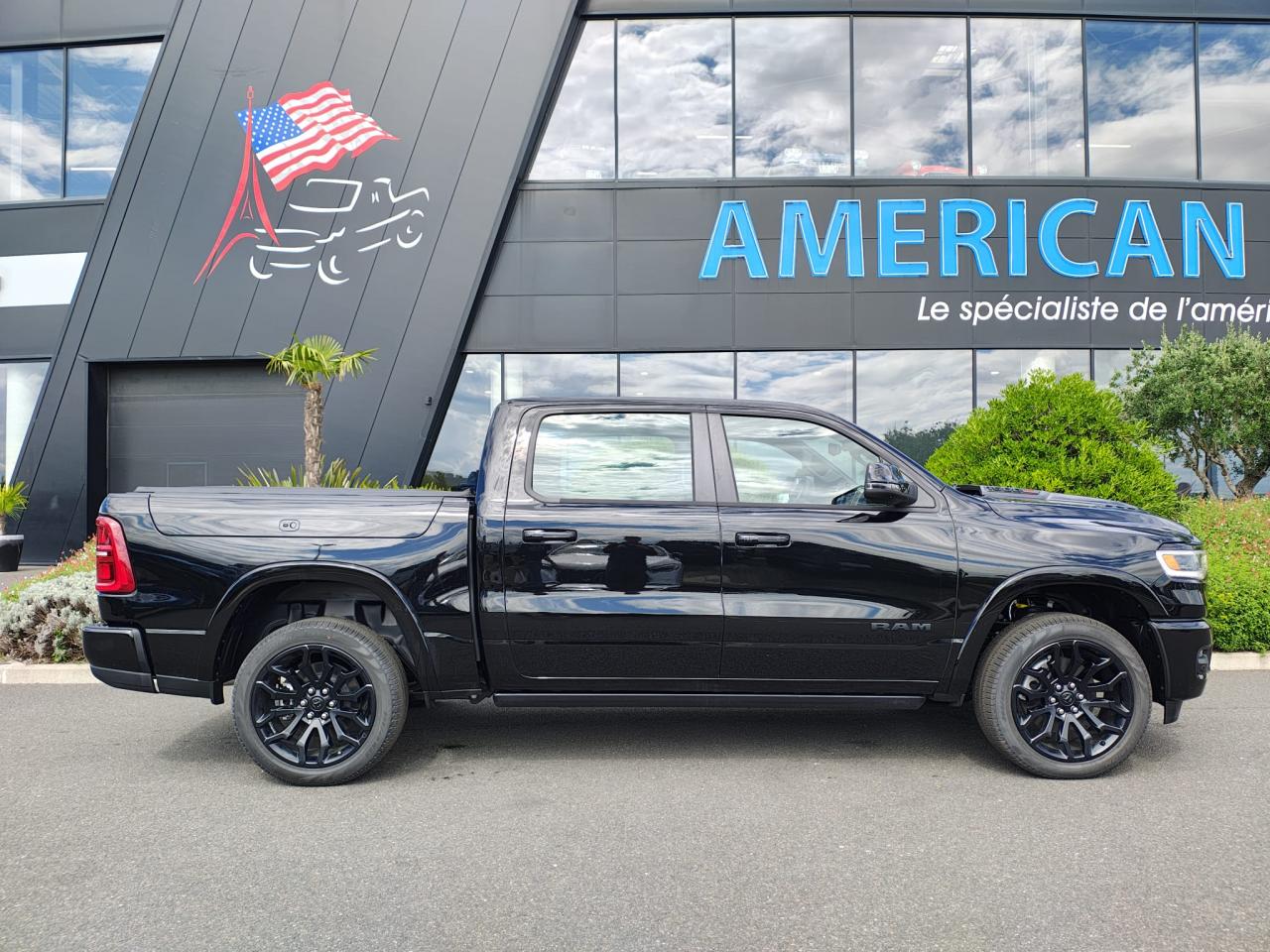 DODGE RAM 1500 CREW LIMITED NIGHT EDITION RAMBOX 2025