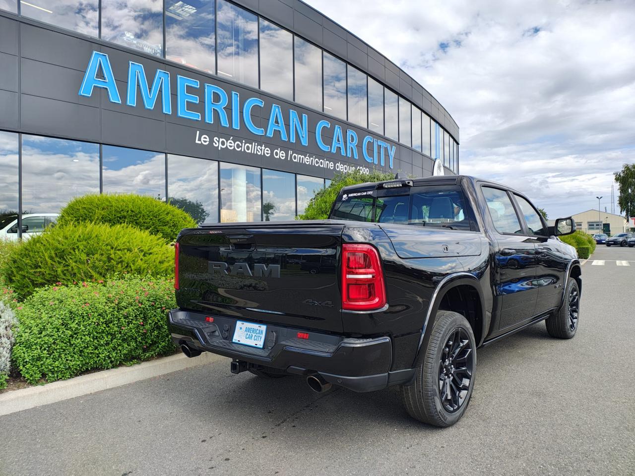 DODGE RAM 1500 CREW LIMITED NIGHT EDITION RAMBOX 2025