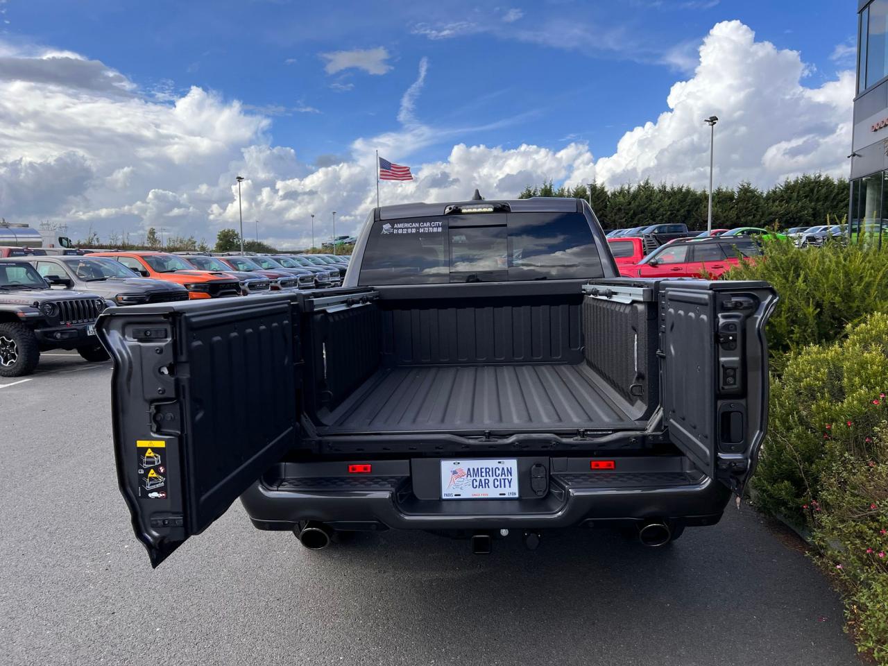 DODGE RAM 1500 CREW LIMITED NIGHT EDITION - RAMBOX - HAYON MULTIFONCTIONS