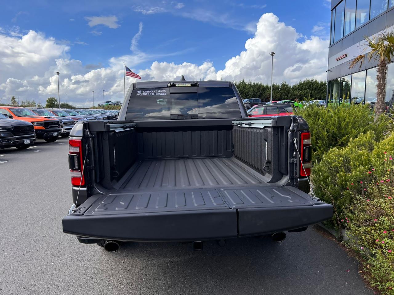 DODGE RAM 1500 CREW LIMITED NIGHT EDITION - RAMBOX - HAYON MULTIFONCTIONS