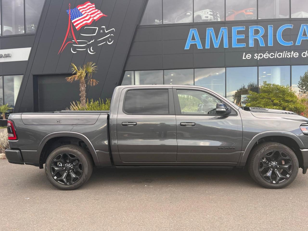 DODGE RAM 1500 CREW LIMITED NIGHT EDITION - RAMBOX - HAYON MULTIFONCTIONS