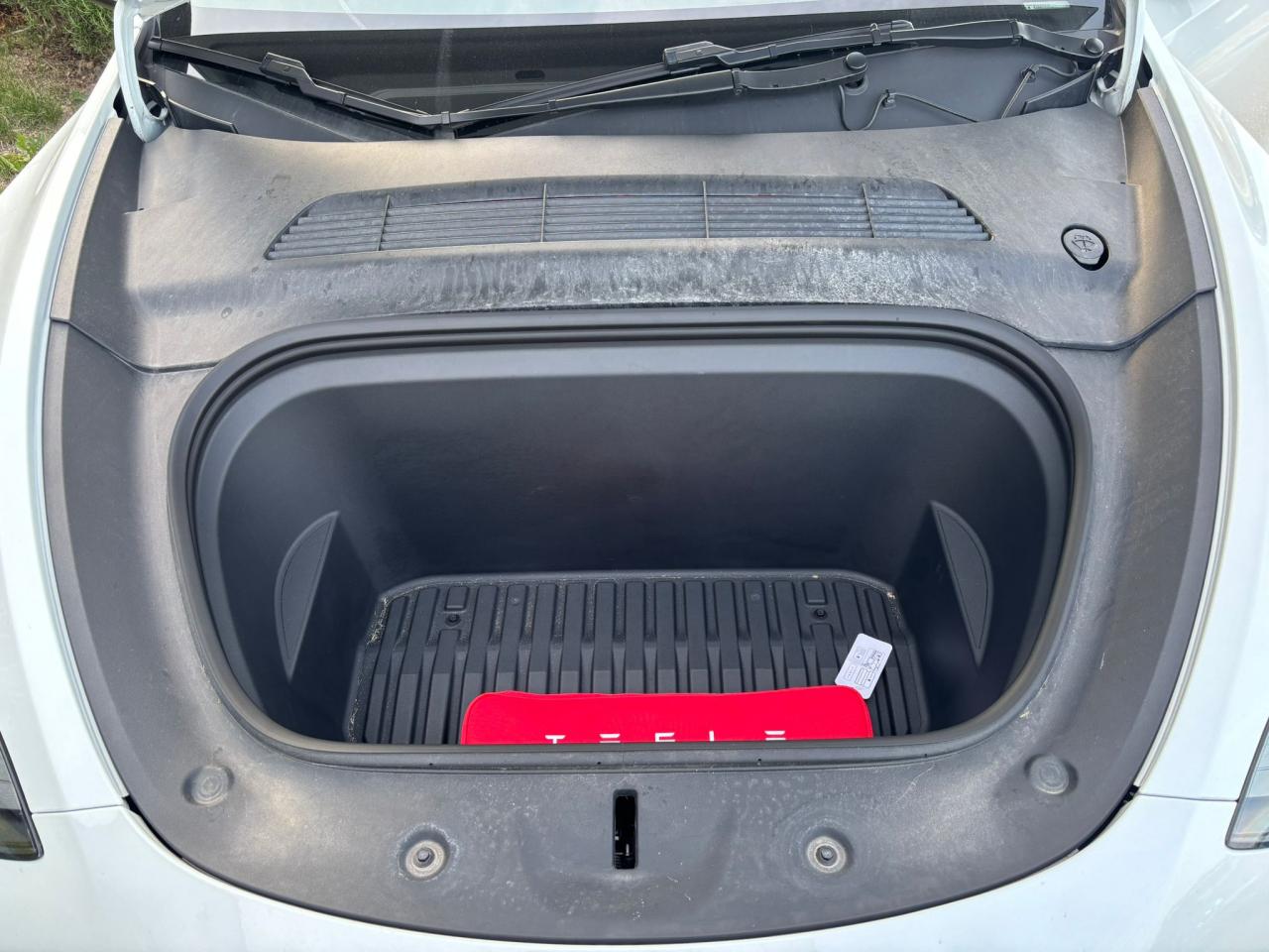 TESLA MODEL Y Performance AWD