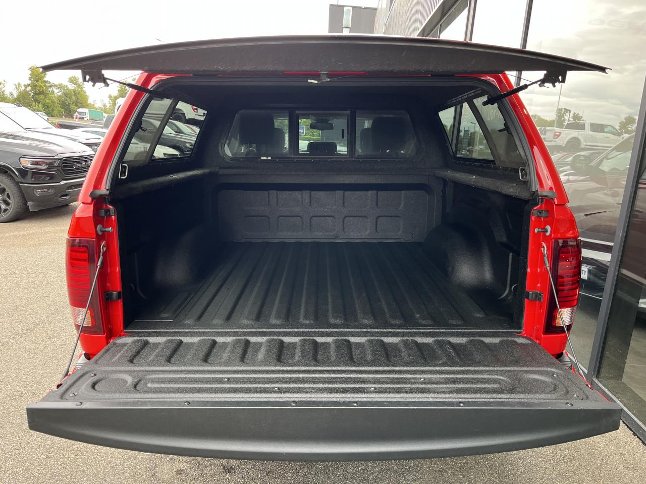 DODGE RAM 1500 CREW CAB SPORT BLACK PACKAGE
