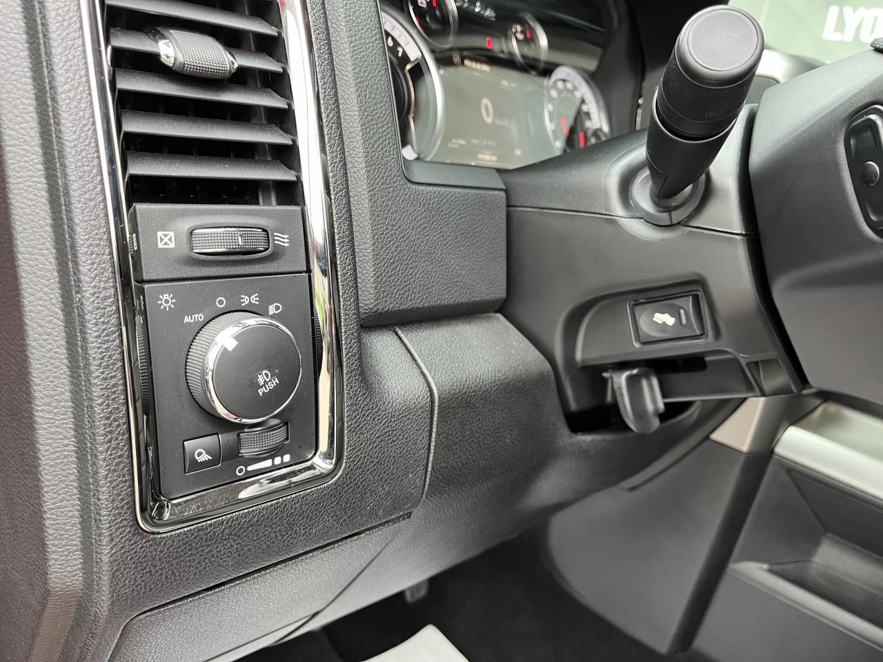 DODGE RAM 1500 CREW CAB SPORT BLACK PACKAGE